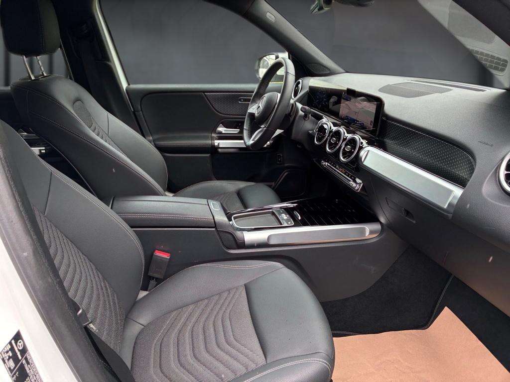 Mercedes-Benz GLB 220