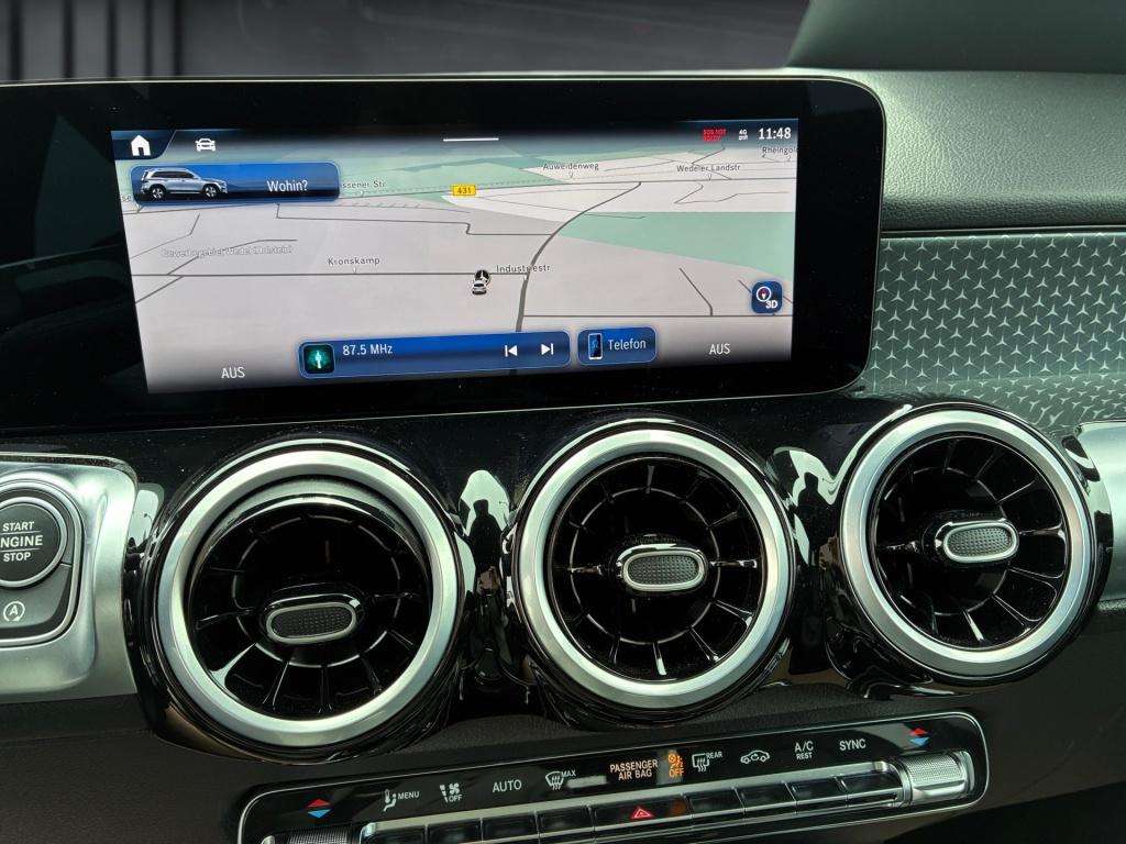 Mercedes-Benz GLB 220