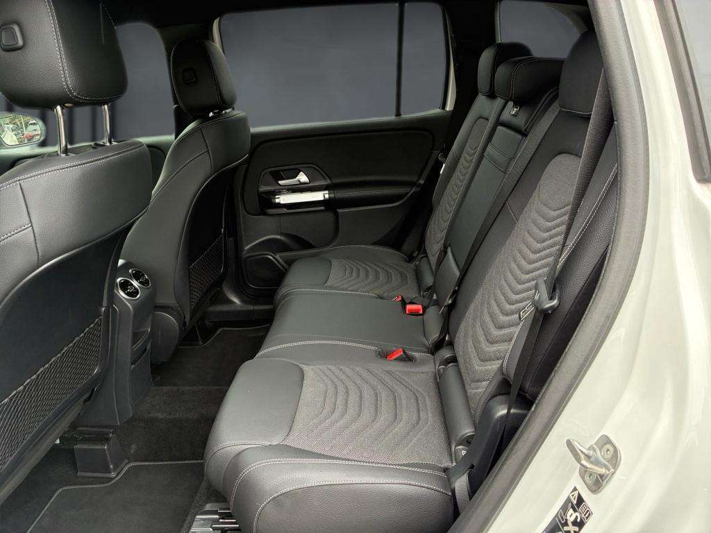 Mercedes-Benz GLB 220