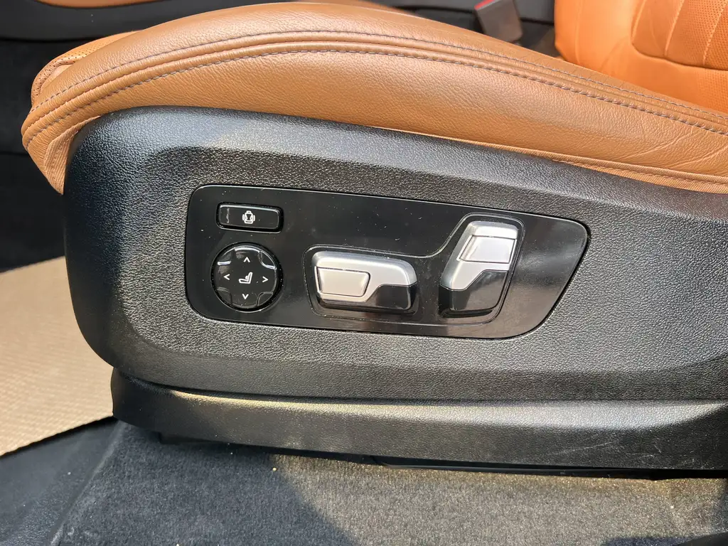 2021 BMW X5 M50i | CarPlay | Harman Kardon Audio | M-Sport Bra — photo 8