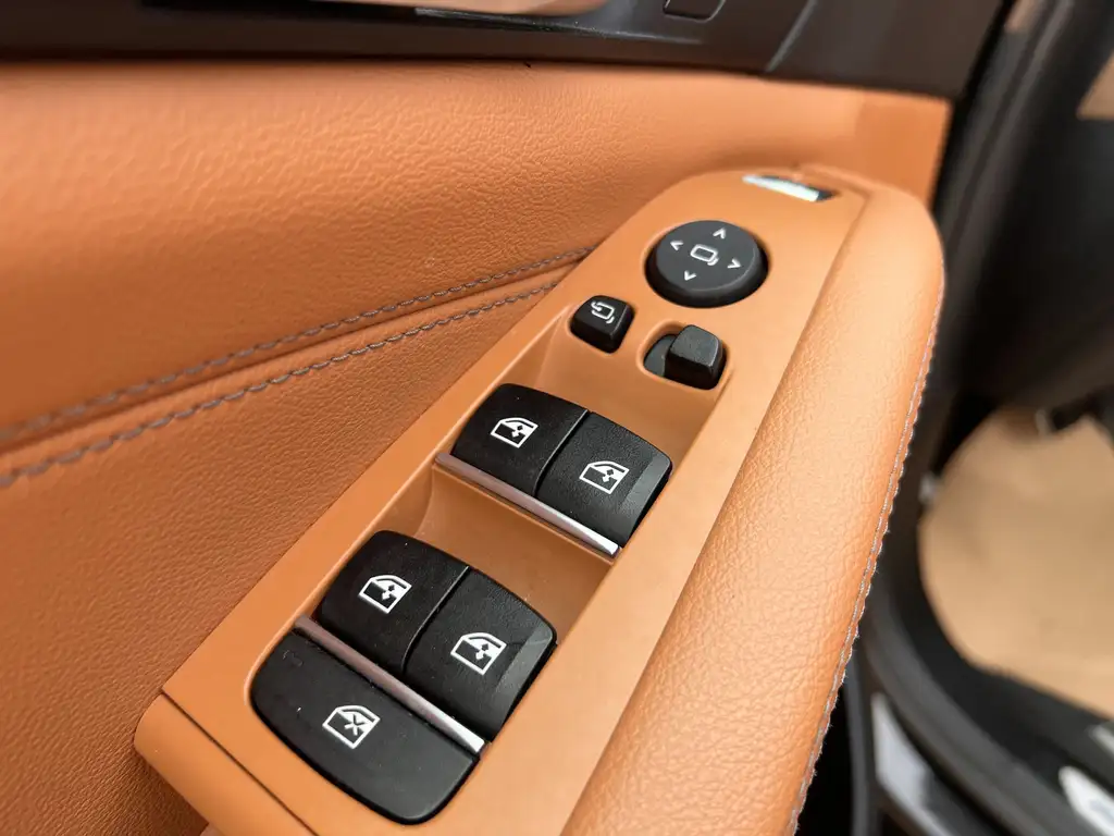 2021 BMW X5 M50i | CarPlay | Harman Kardon Audio | M-Sport Bra — photo 6