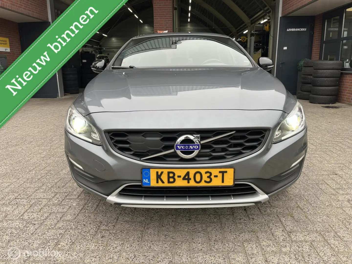 Volvo S60 Cross Country 2.0 D4 Summum NAVI*TREKHAAK*PDC* Grijs - 2