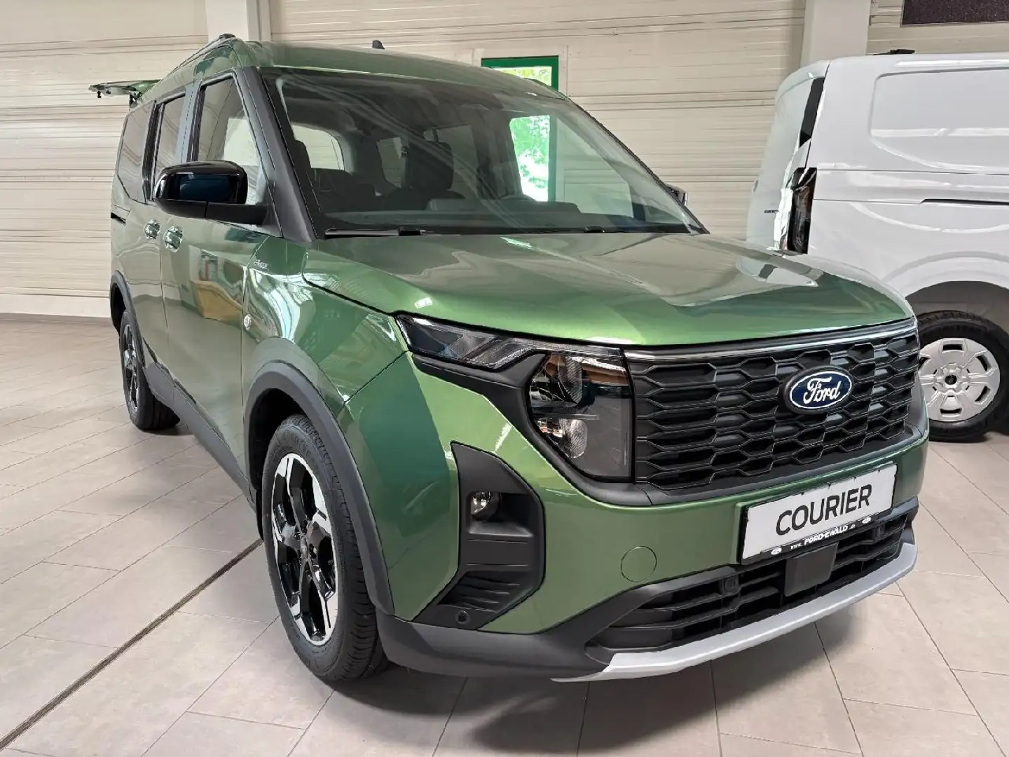 Ford Tourneo Courier Active Grün - 2