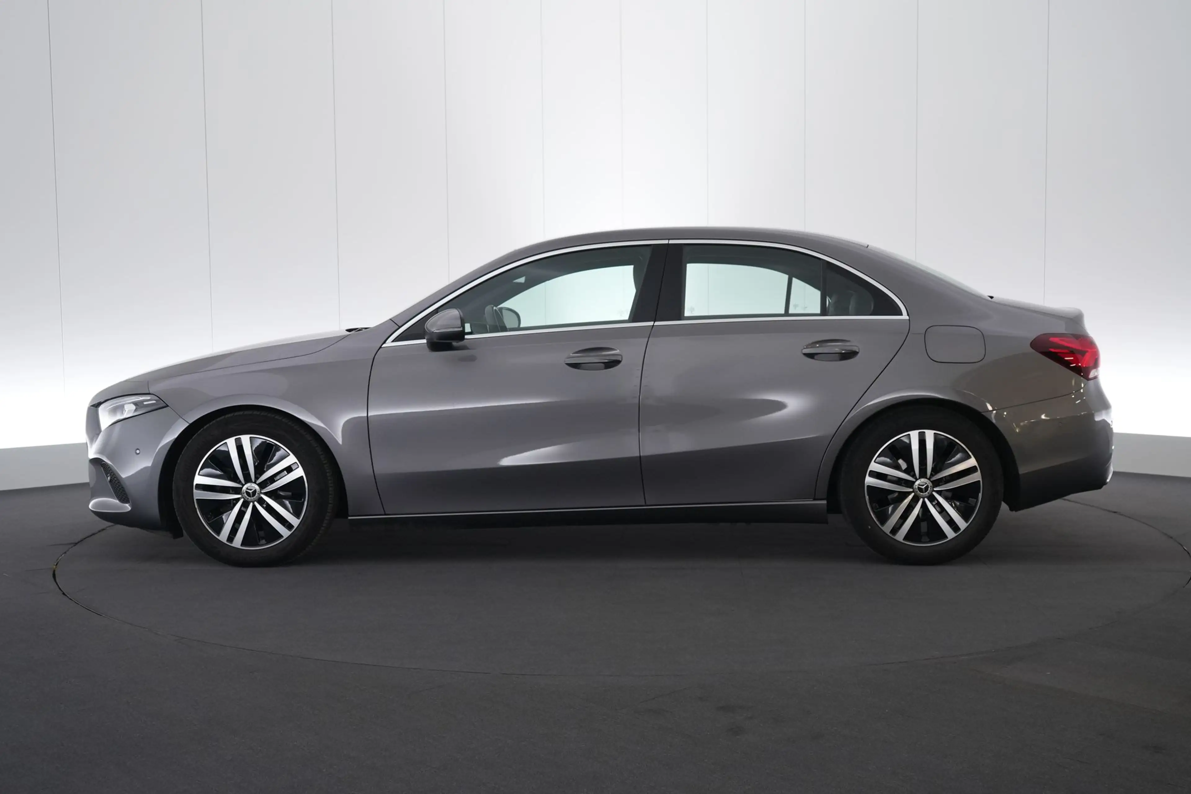 Mercedes-Benz A 180 Sedan AUT Luxury Line LEDER/CUIR LED GPS PDC CAM C — photo 11
