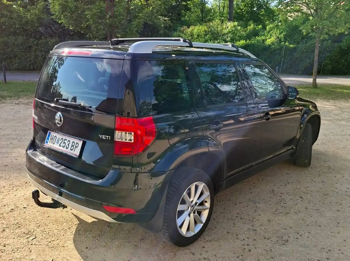 Skoda Yeti Yeti 2,0 TDI SCR Active Active Schwarz - 2