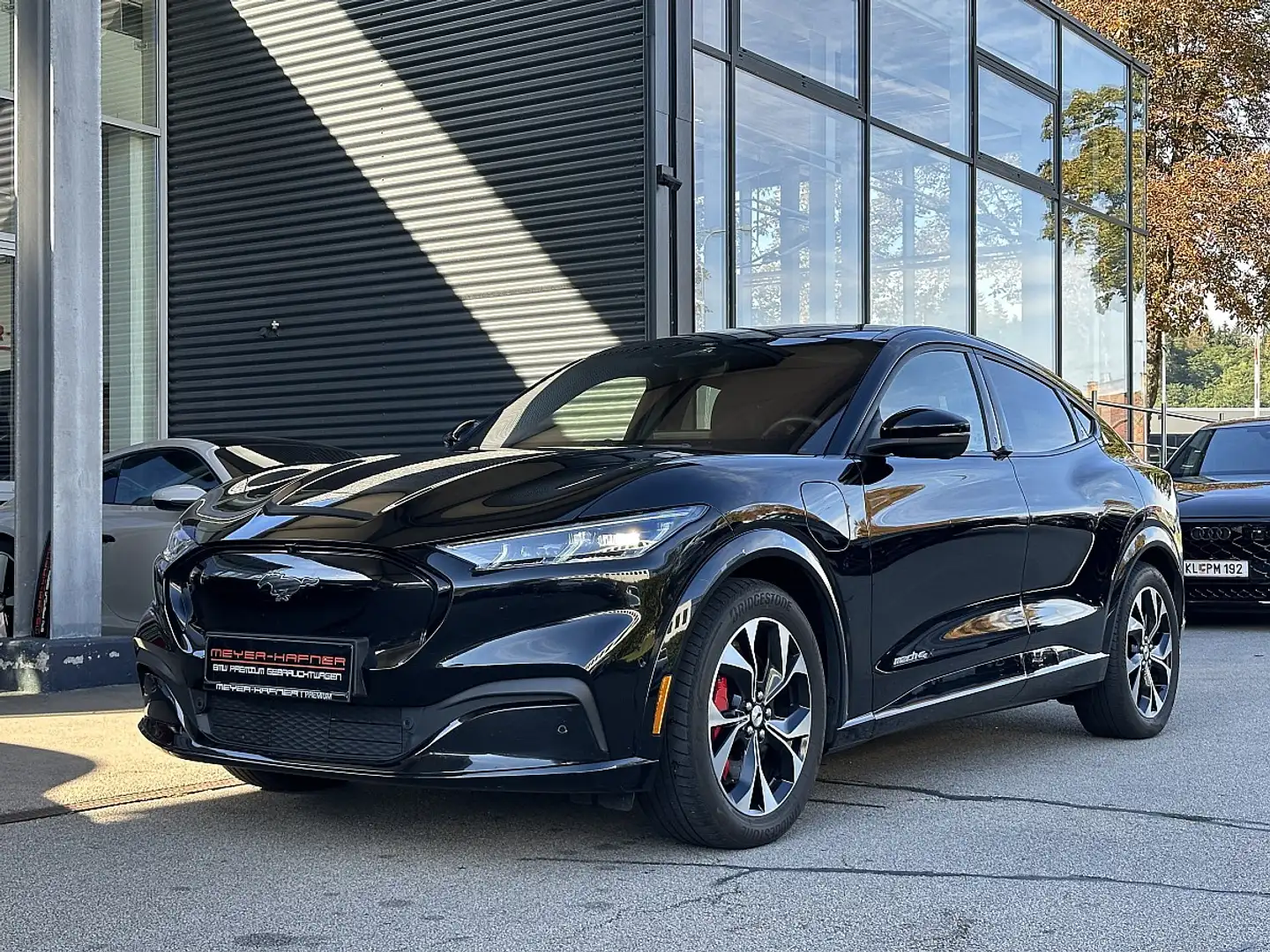 Ford Mustang Mach-E AWD Elektro Extended Range Schwarz - 2