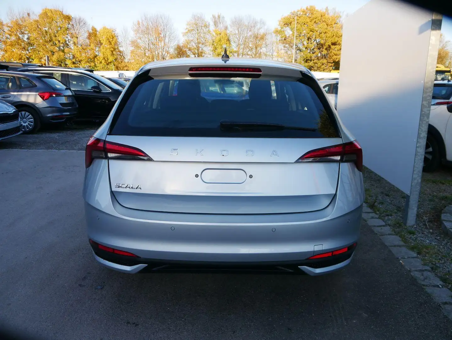 Skoda Scala Selection 1.0 TSI DSG*NAVI-ÜBER-SMARTLINK*PDC-H... Silber - 2
