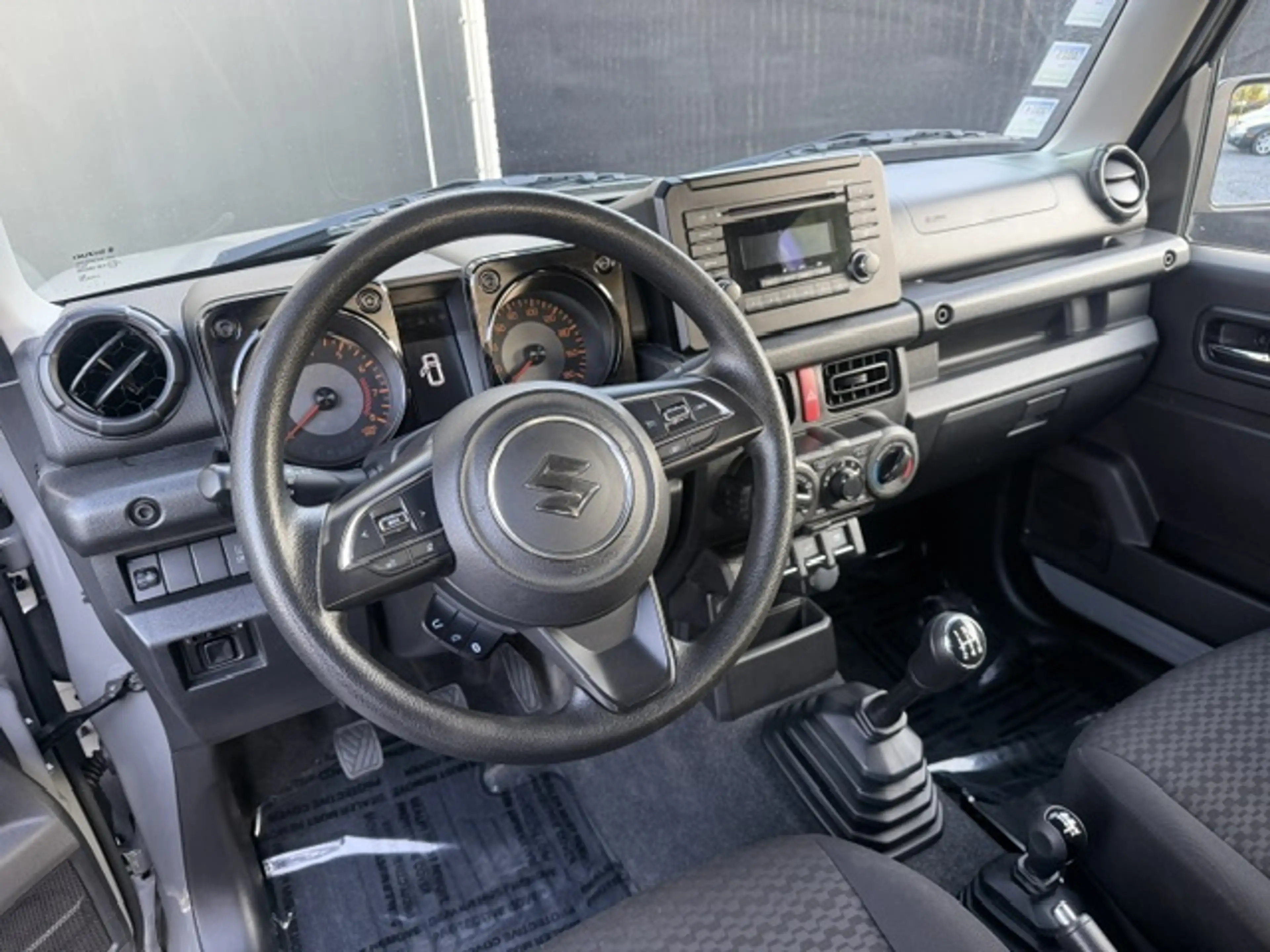 Suzuki Jimny Jimny 1.5i 4x4 GLX — photo 9