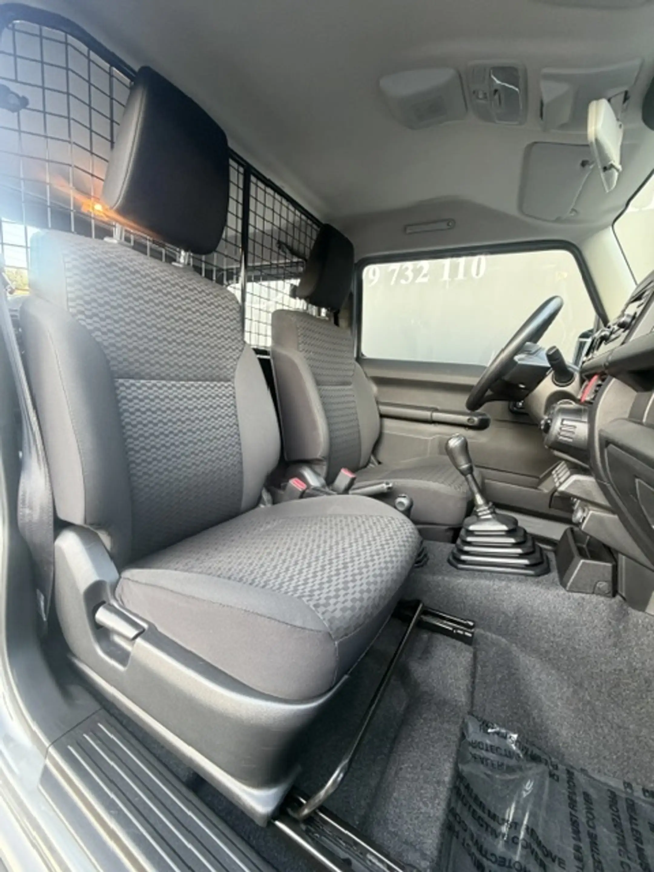 Suzuki Jimny Jimny 1.5i 4x4 GLX — photo 11