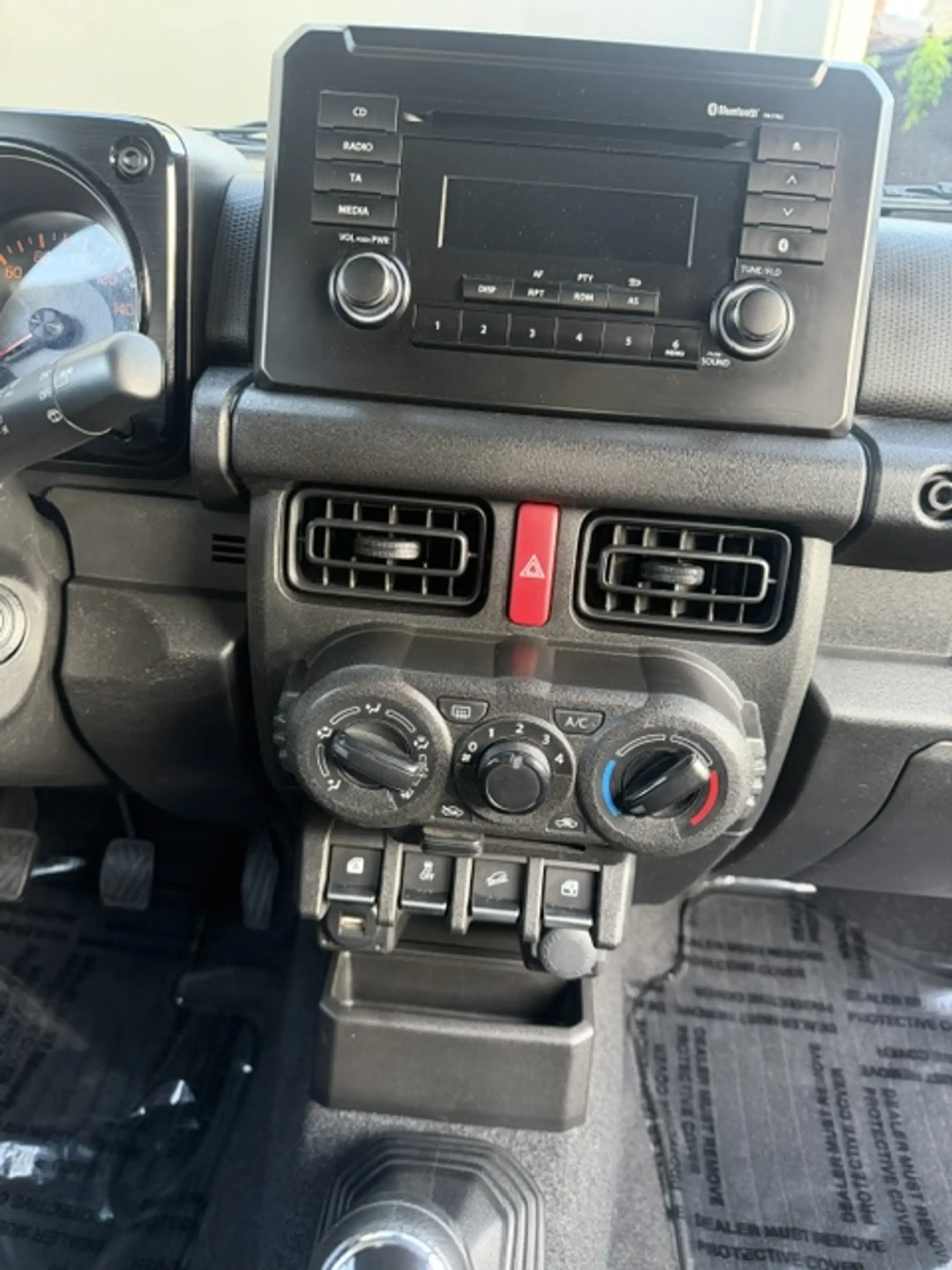 Suzuki Jimny Jimny 1.5i 4x4 GLX — photo 7