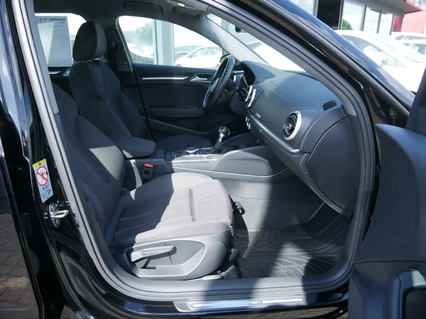 Audi A3 Sportback 1.4 TFSI e-tron sport NAVI LED Schwarz - 2