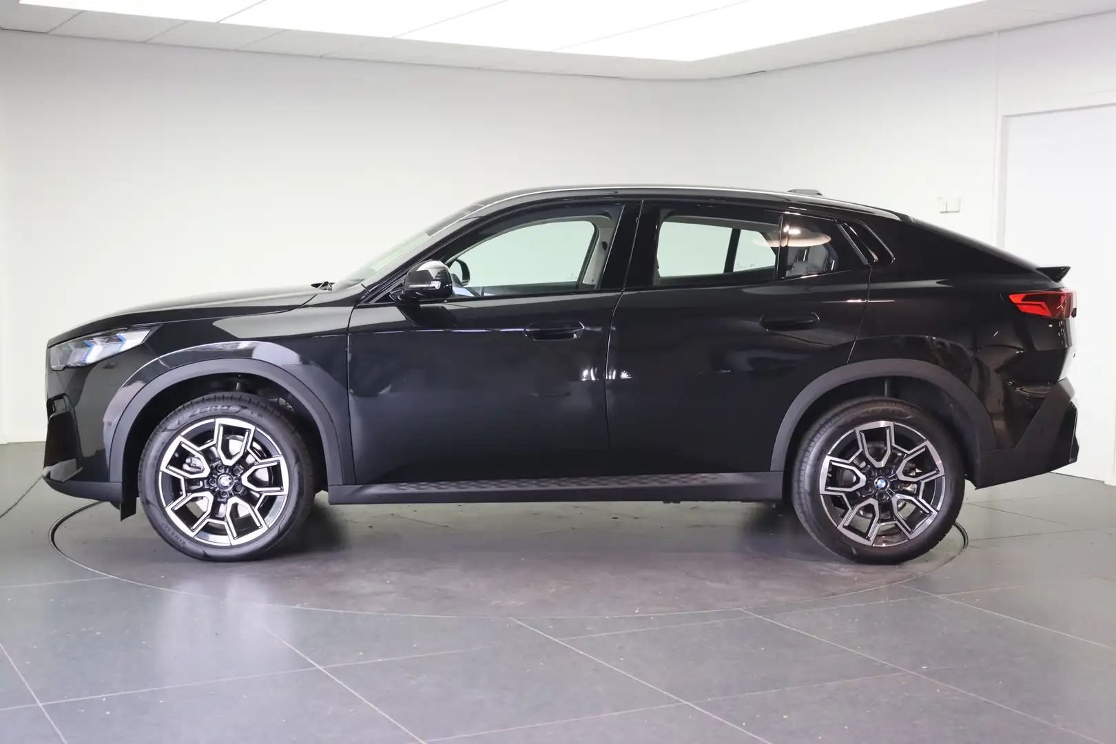 BMW X2 sDrive20i Automaat / Sportstoelen / Achteruitrijca Nero - 2