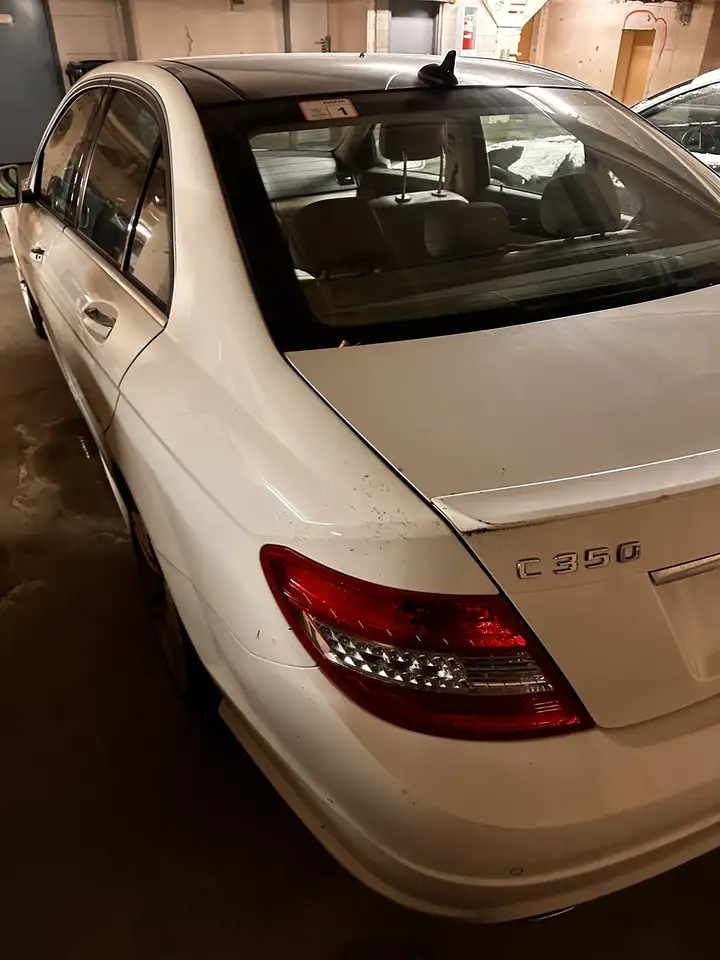 Mercedes-Benz C-Class снимка Mercedes-Benz C-Class