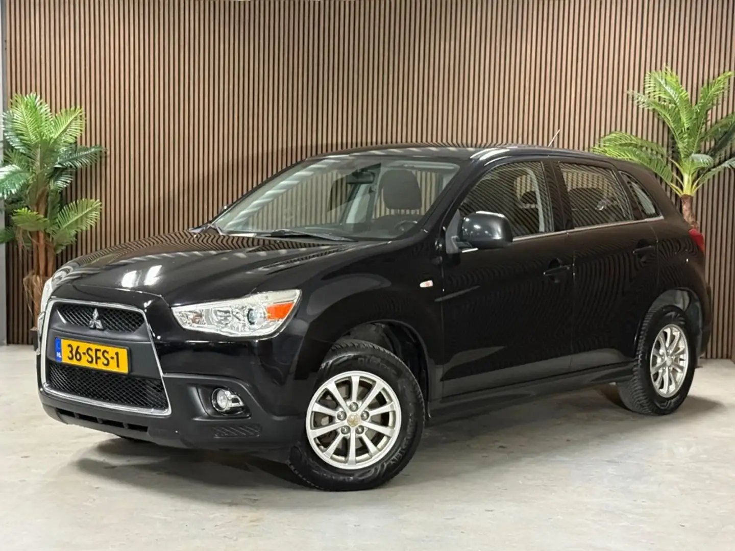 Mitsubishi ASX 1.6 IntroEd ClearTec Zwart - 1