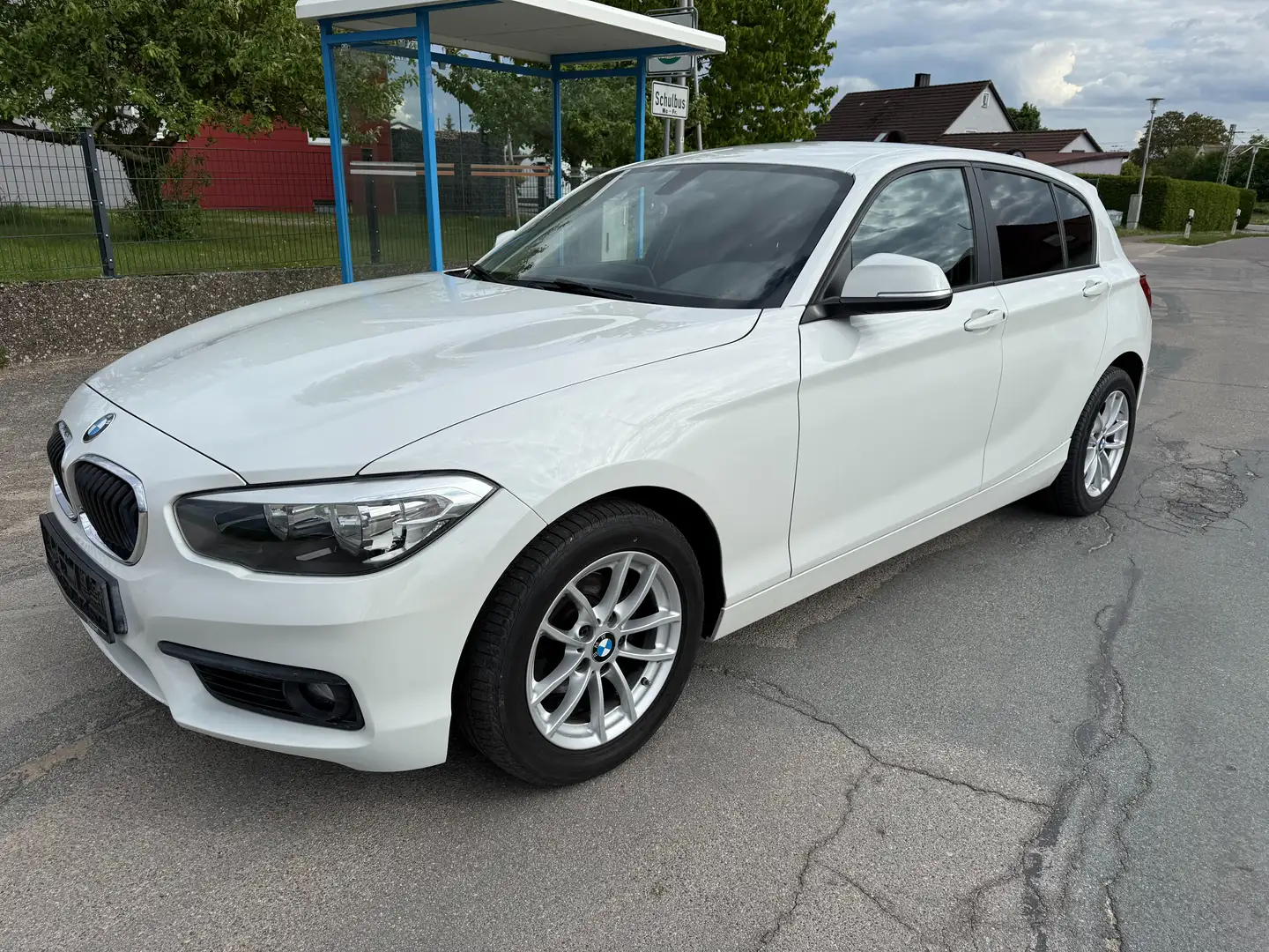 BMW 118 118i Advantage Bílá - 1