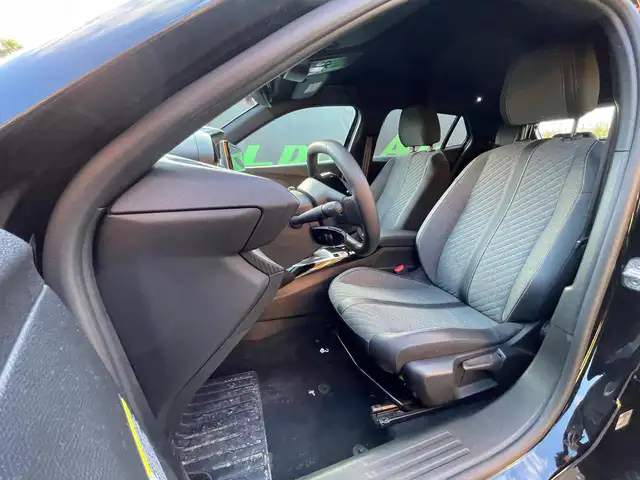 Peugeot 2008 view 9