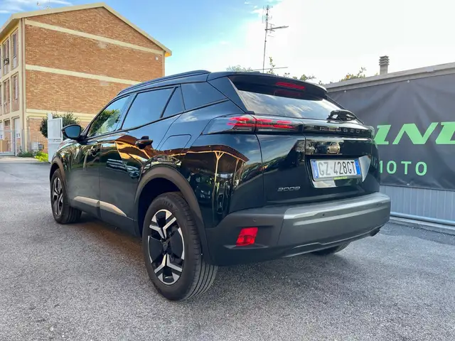 Peugeot 2008 view 4