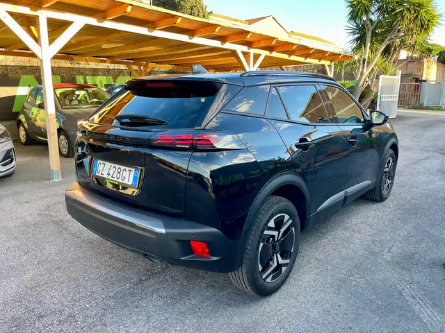 Peugeot 2008 view 6