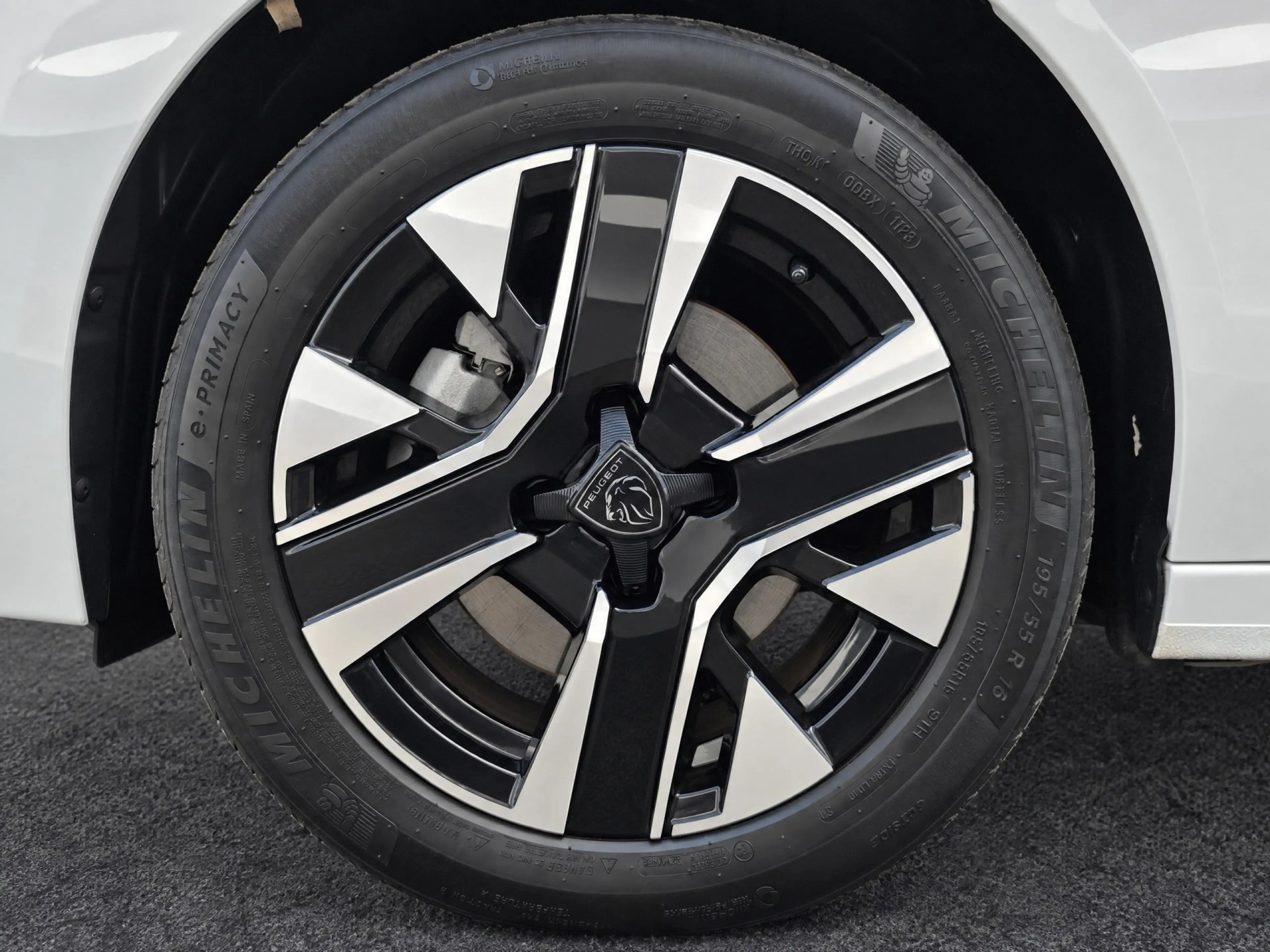 Peugeot 208 1.2 Hybrid 110 e-DCS6 Allure | Hybride | Automaat — photo 10