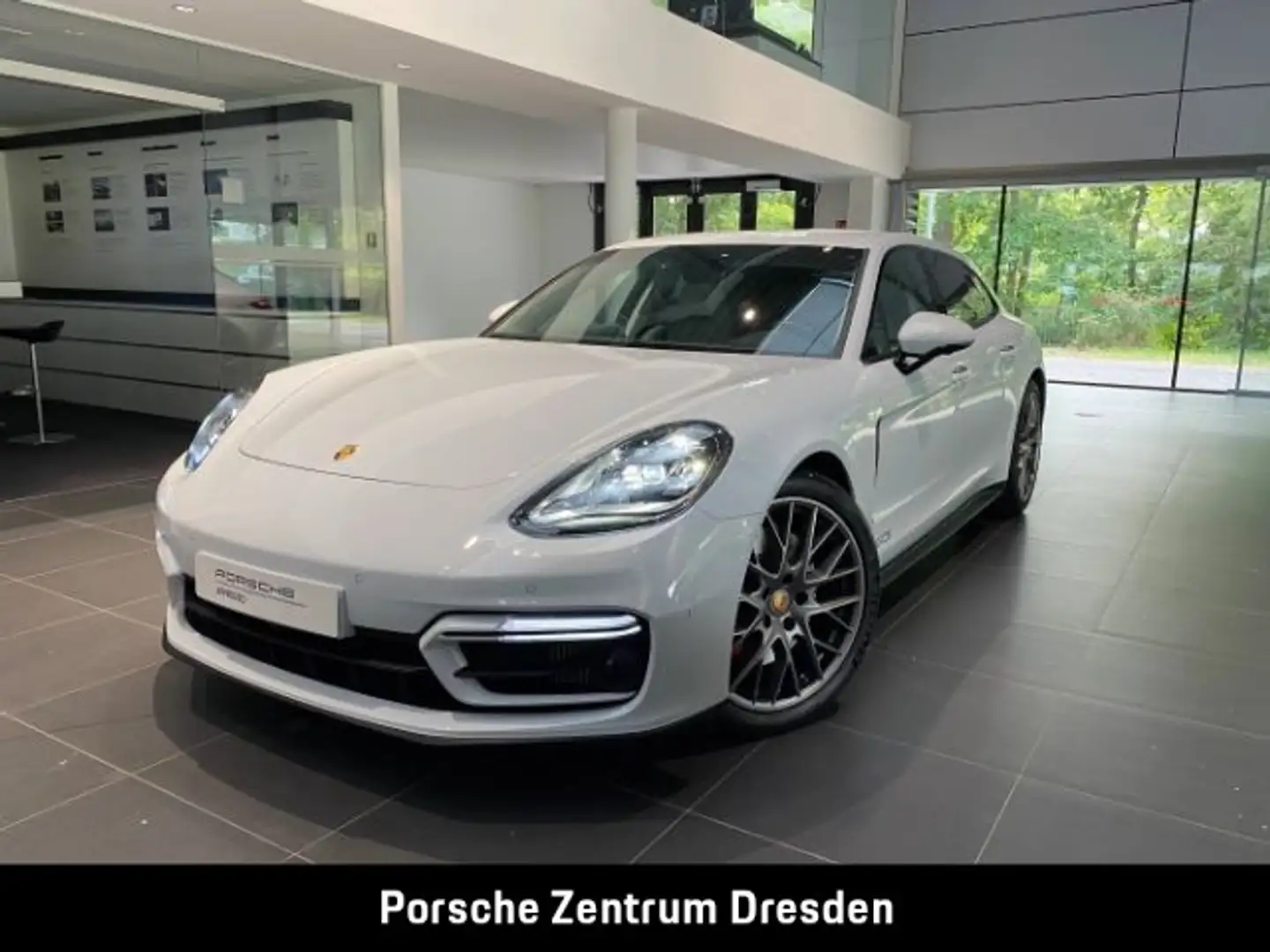 Porsche Panamera GTS Sport Turismo Blanc - 1
