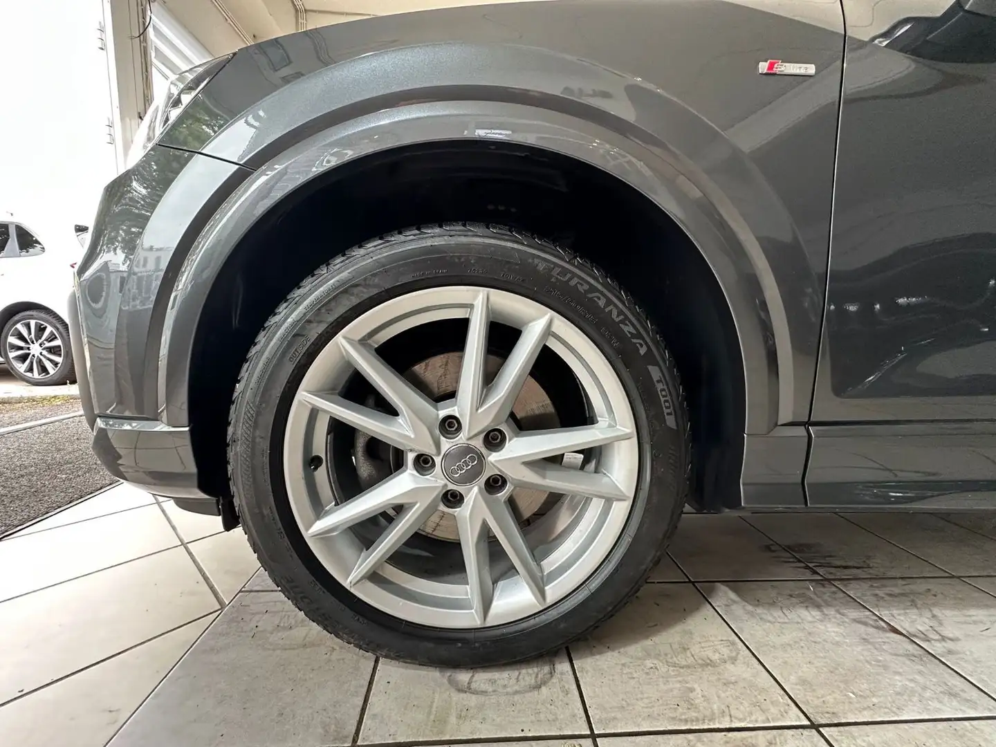 Audi Q2 sport ultra S-Line Grau - 2