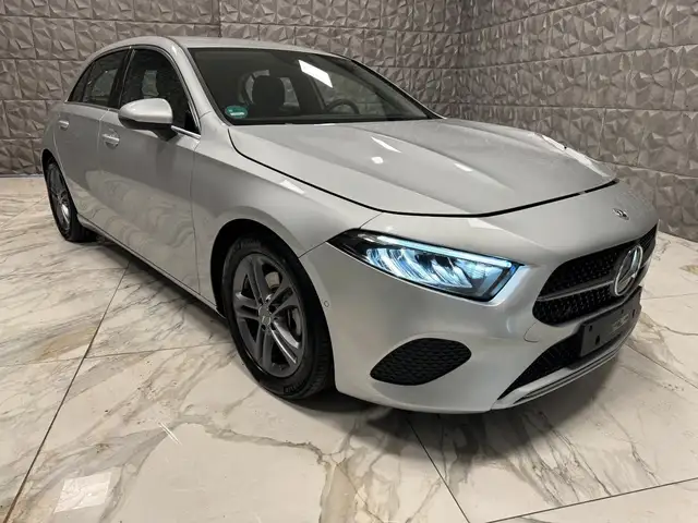 Mercedes-Benz A 180 ** 5.054km ** Aut.-Navi-Led-Kamera