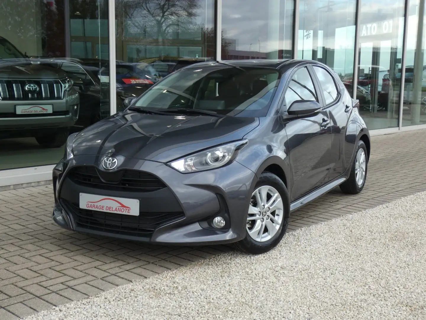 Toyota Yaris Hybrid Dynamic +Apple carplay +Android auto *2024* Grijs - 1
