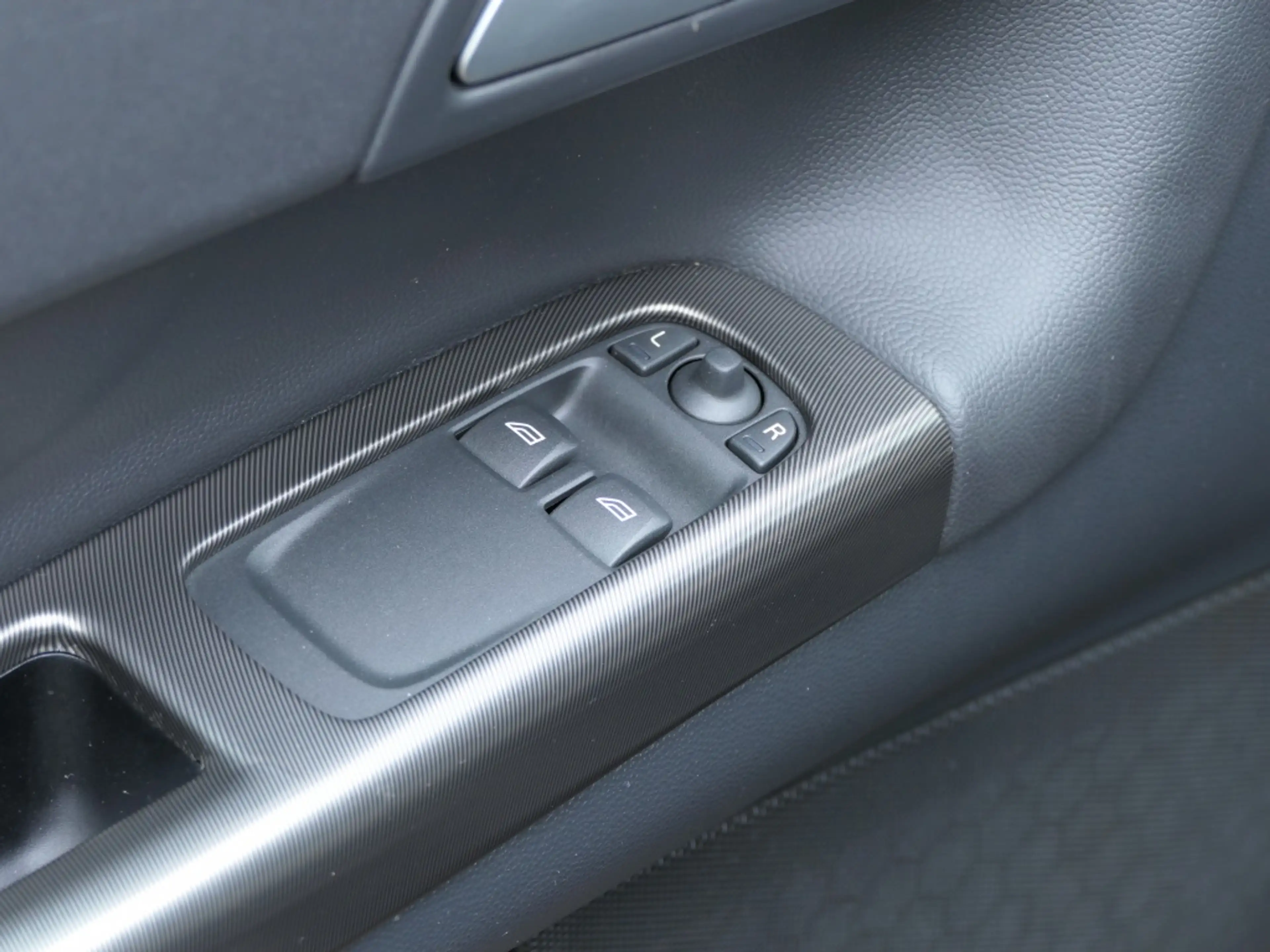 Volvo C30 1.6 R-Edition NAP / Lederen bekleding / Cruise Con — photo 13