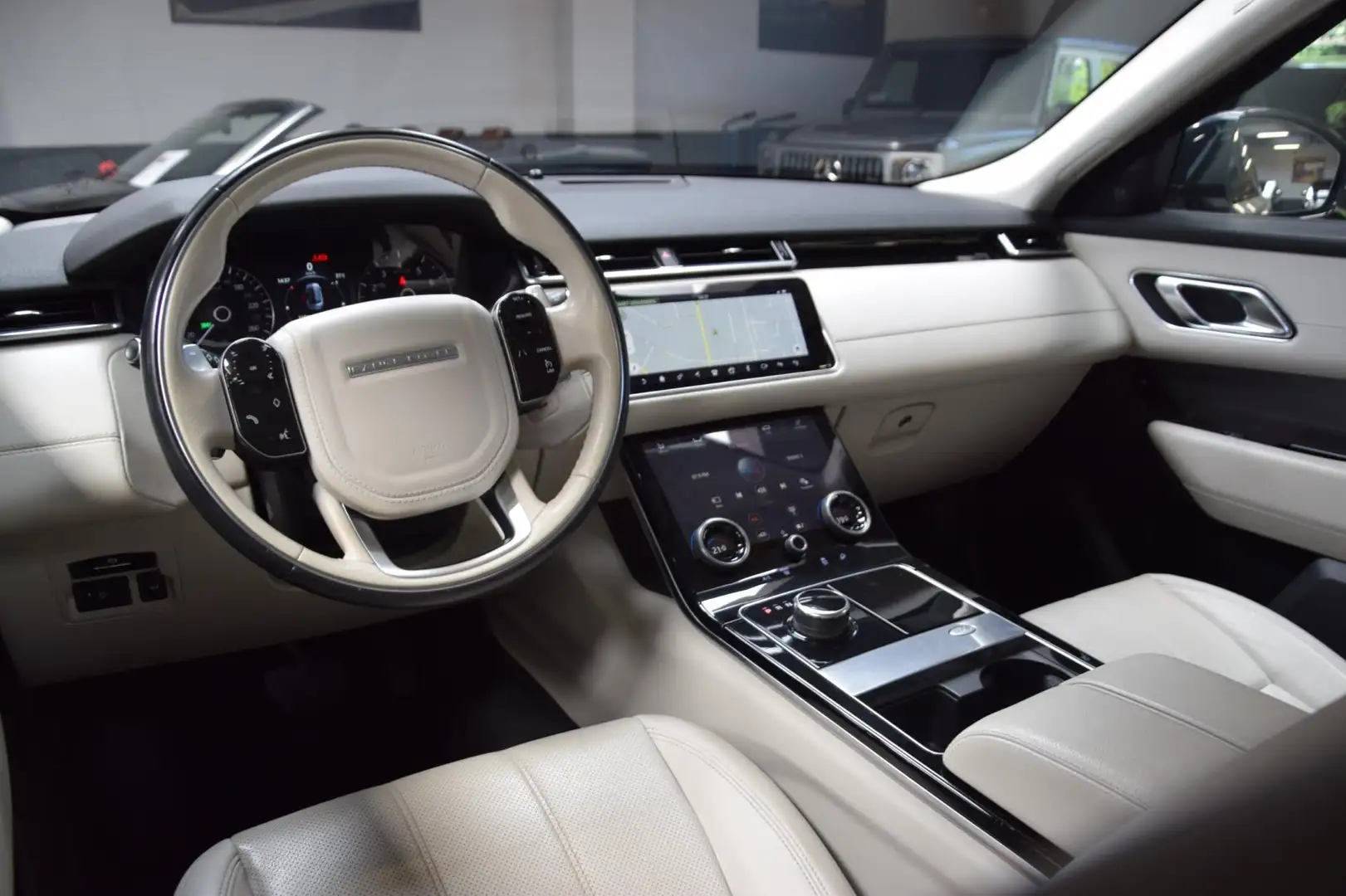 Land Rover Range Rover Velar 2.0 I4 AWD S 1e Eigenaar|Leder|Navi|Dealer onderho - 2