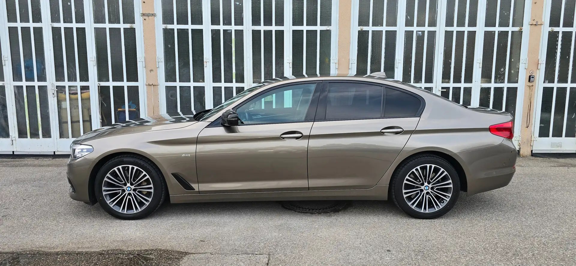 BMW 530 d Aut. Sport Line *LED*ACC*Navi*Lenkradheizung* Grau - 2