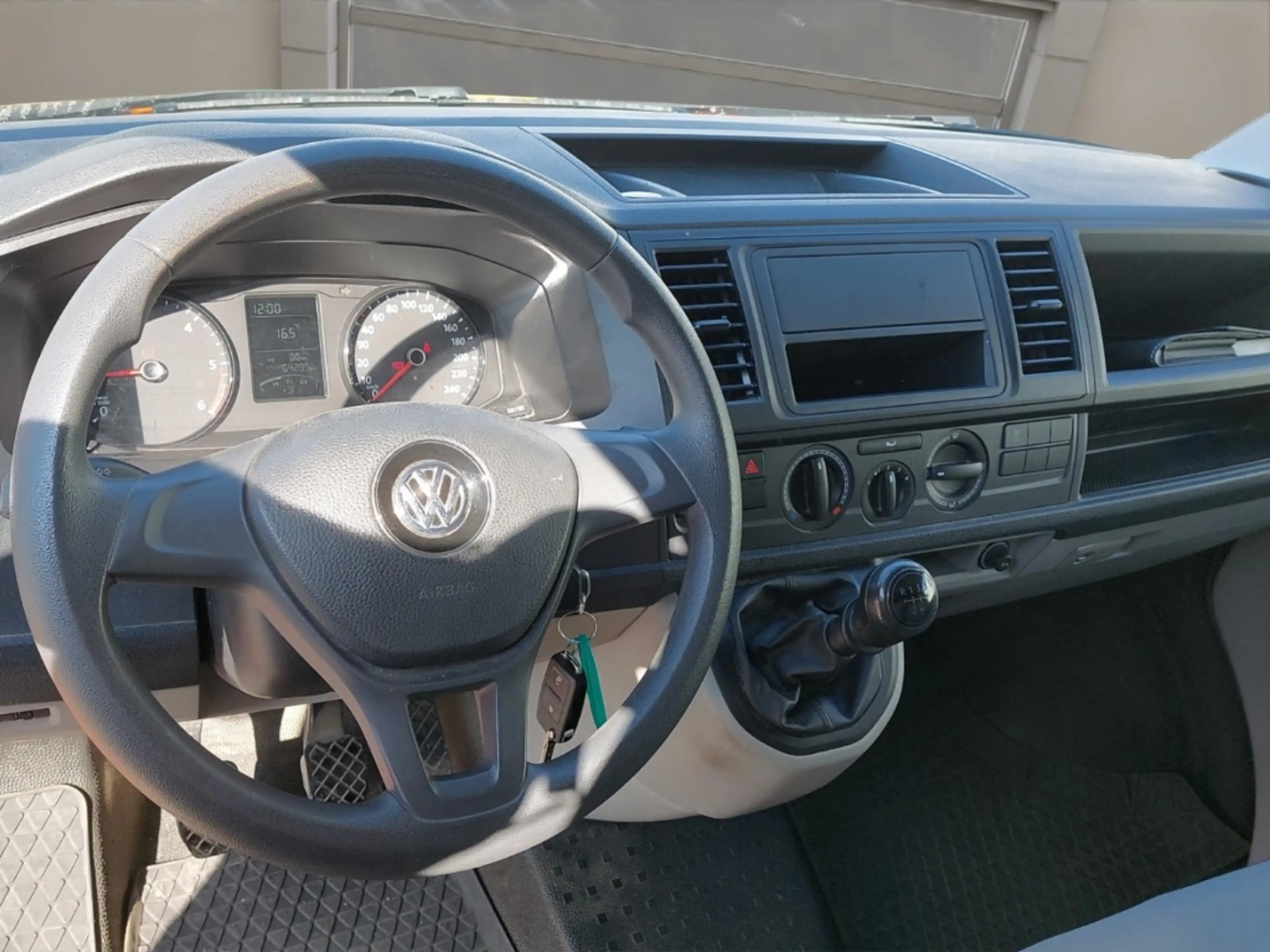 Volkswagen Transporter T6 ,AHK,Dachträger,PDC,el.Spiegel heizbar — photo 11