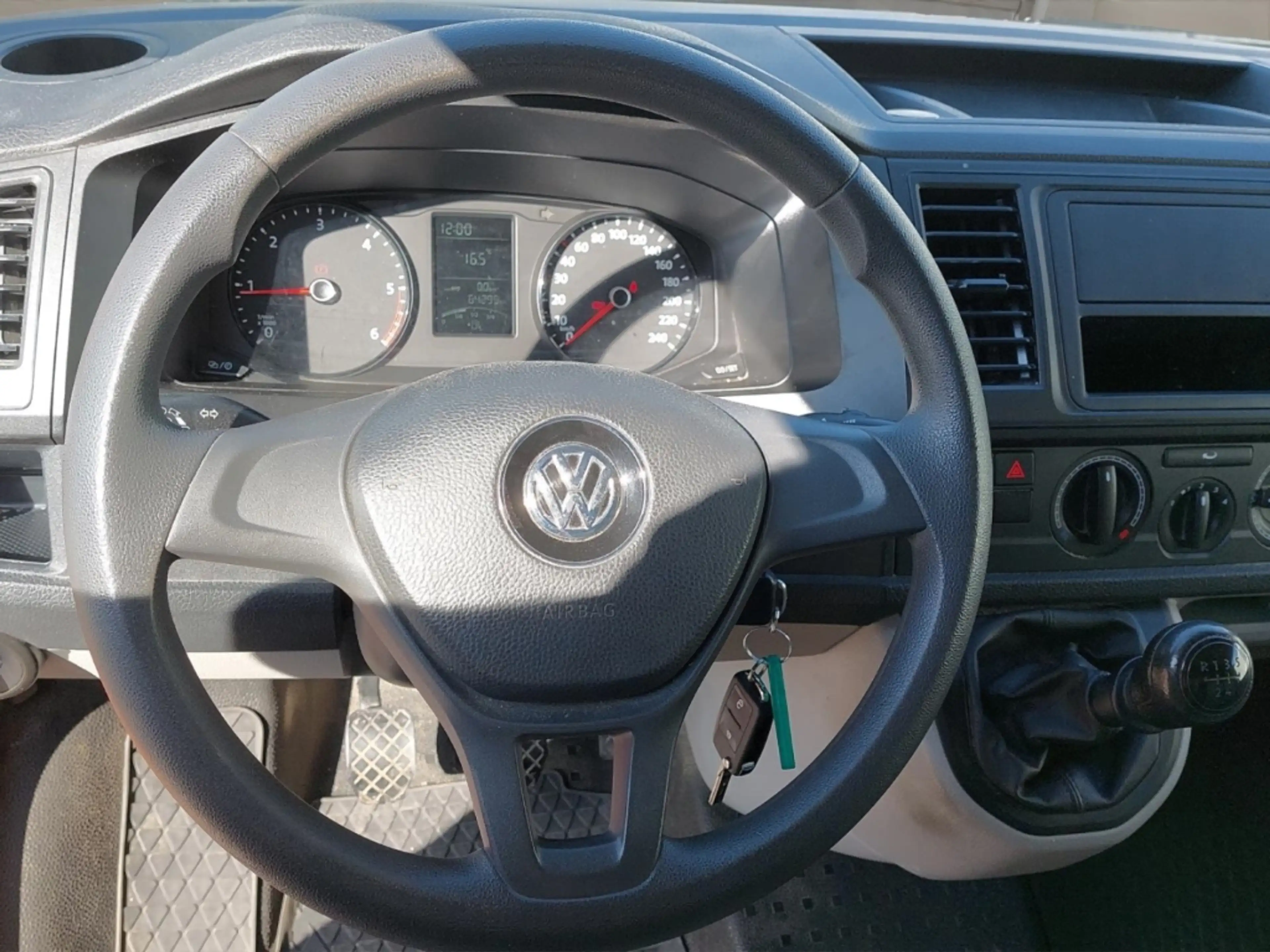 Volkswagen Transporter T6 ,AHK,Dachträger,PDC,el.Spiegel heizbar — photo 12