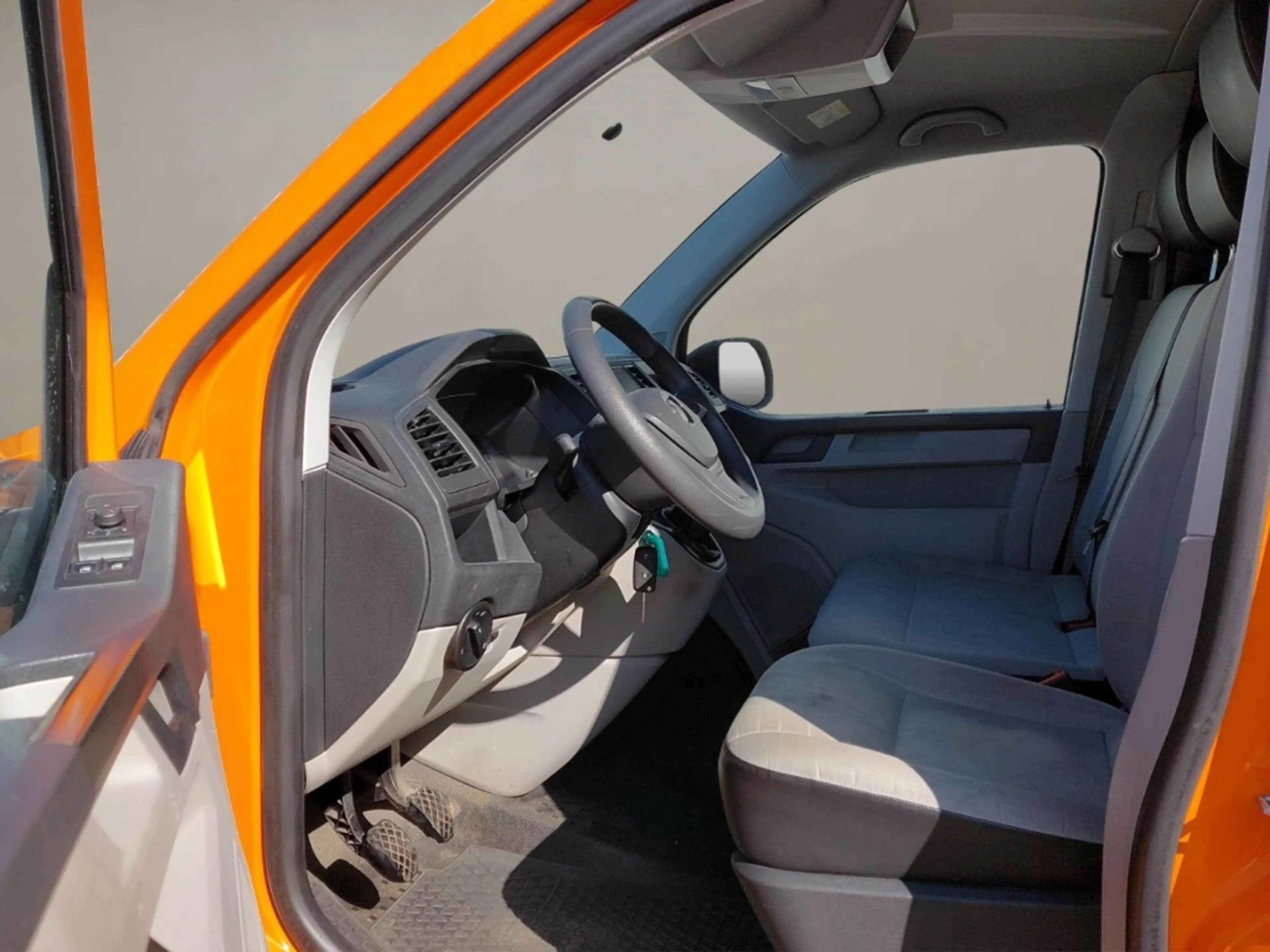 Volkswagen Transporter T6 ,AHK,Dachträger,PDC,el.Spiegel heizbar — photo 9