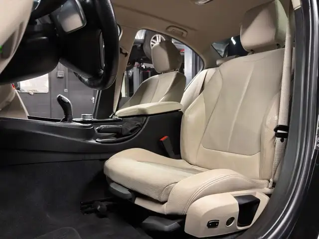 BMW 3 Series view 13