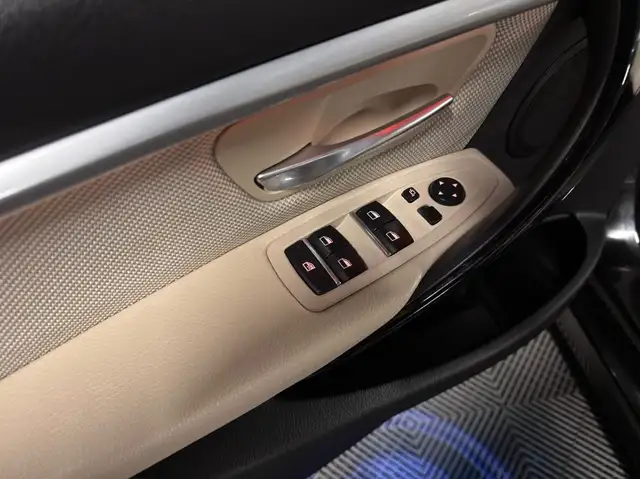BMW 3 Series view 10