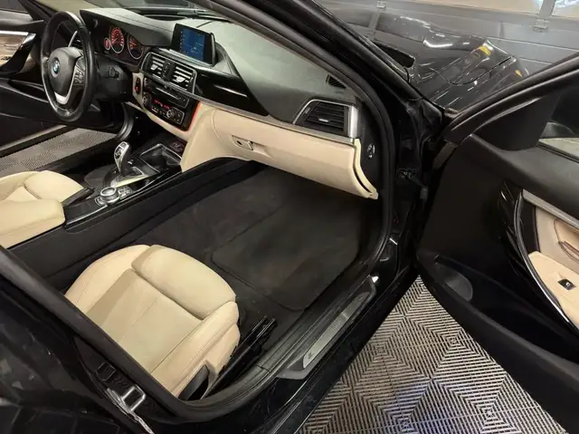 BMW 3 Series view 14