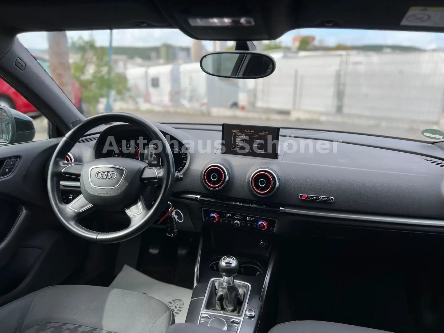 Audi A3 Sportback attraction ultra**KLIMAAUTOMATIK** Schwarz - 2
