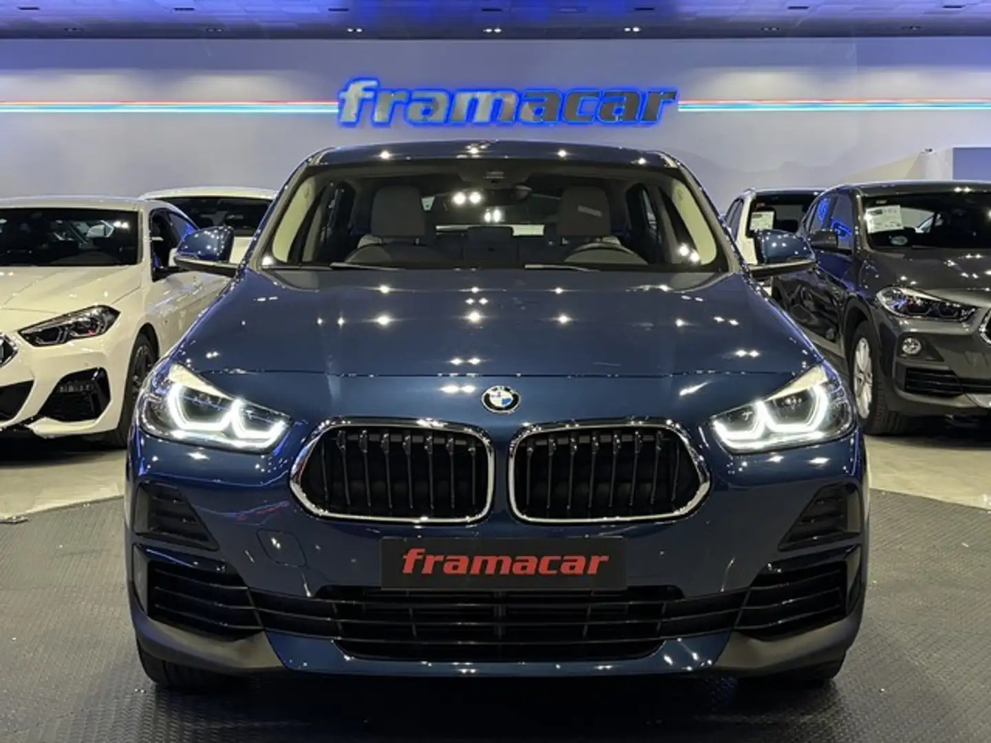 BMW X2 sDrive 18dA Business Bleu - 2