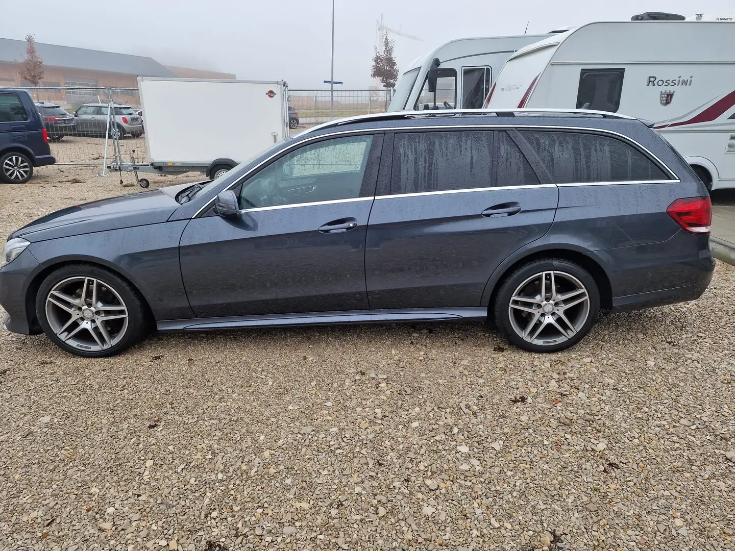 Mercedes-Benz E 250 E 250 CDI 4Matic AMG/AHK/PANO/ Grau - 2