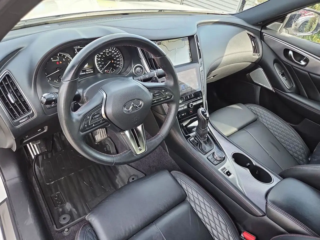 Infiniti Q50 снимка Infiniti Q50