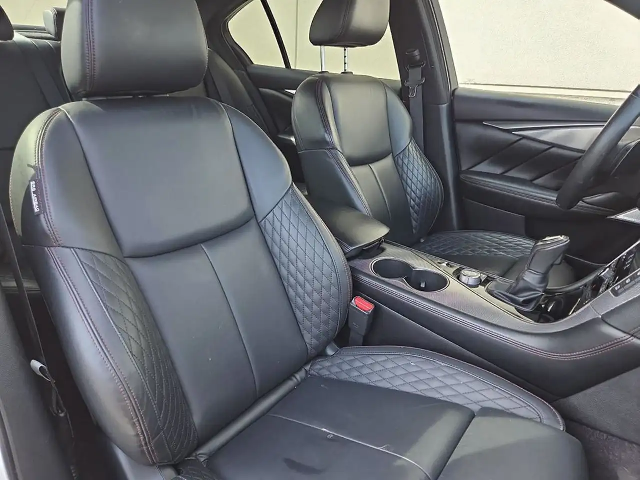 Infiniti Q50 снимка Infiniti Q50