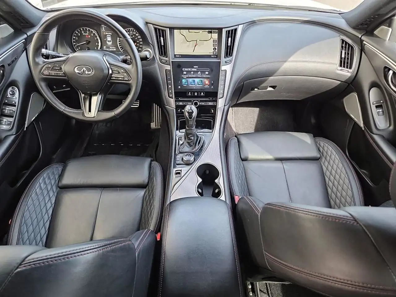 Infiniti Q50 снимка Infiniti Q50
