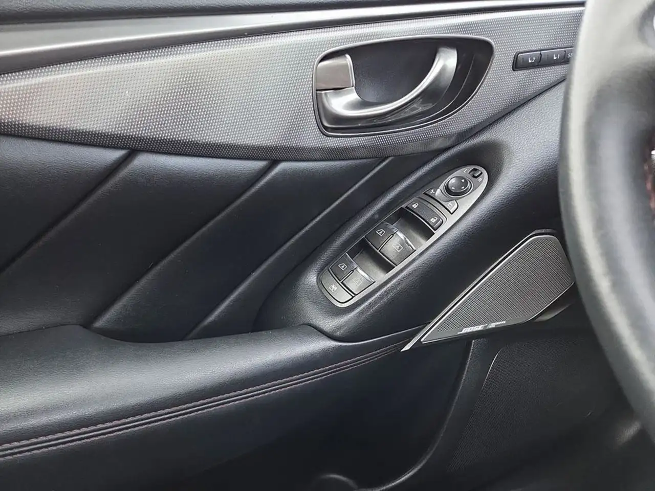 Infiniti Q50 снимка Infiniti Q50