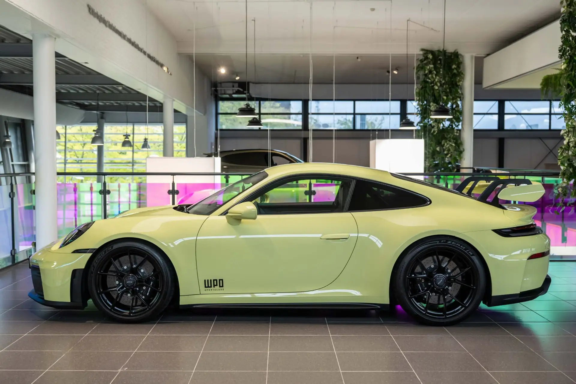 포르쉐 911 GT3 2025 노랑 사진 2