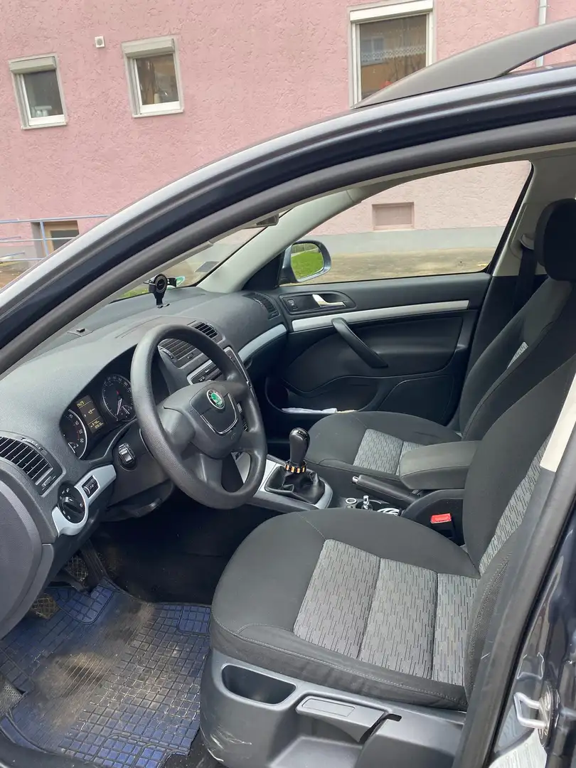 Skoda Octavia Octavia Combi 1.6 TDI DPF Classic Grau - 2