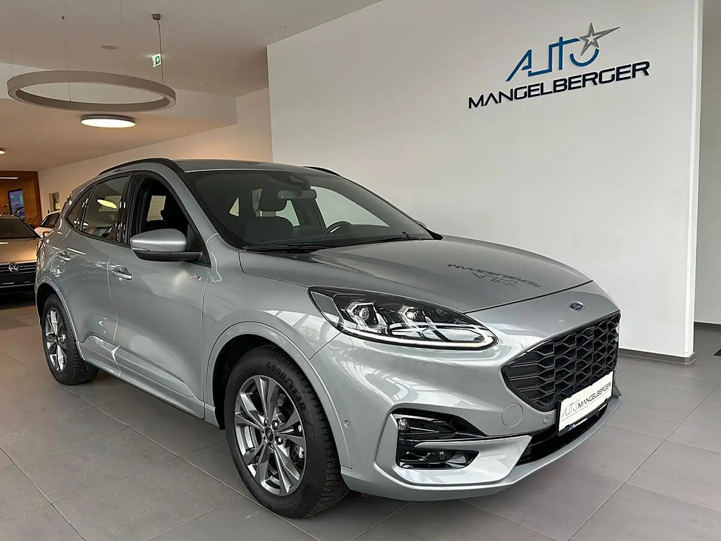 Ford Kuga 2,0 TDCi ST-Line Powershift Aut. Silber - 1