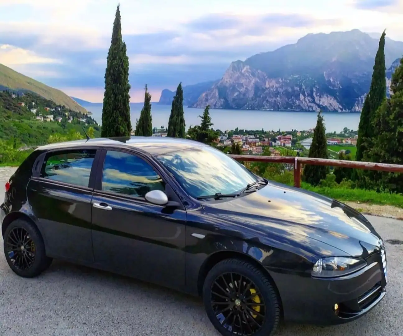 Alfa Romeo 147 147 II 2004 5p 1.9 jtd Distinctive 120cv Nero - 1