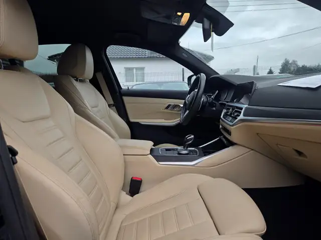 BMW 3 Series view 11