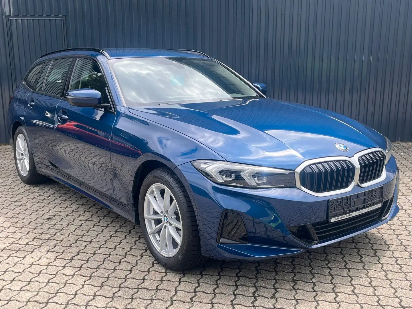 BMW 318 i Autom. Touring/ AHK/Kamera/el.Sitzverstell Blu/Azzurro - 2