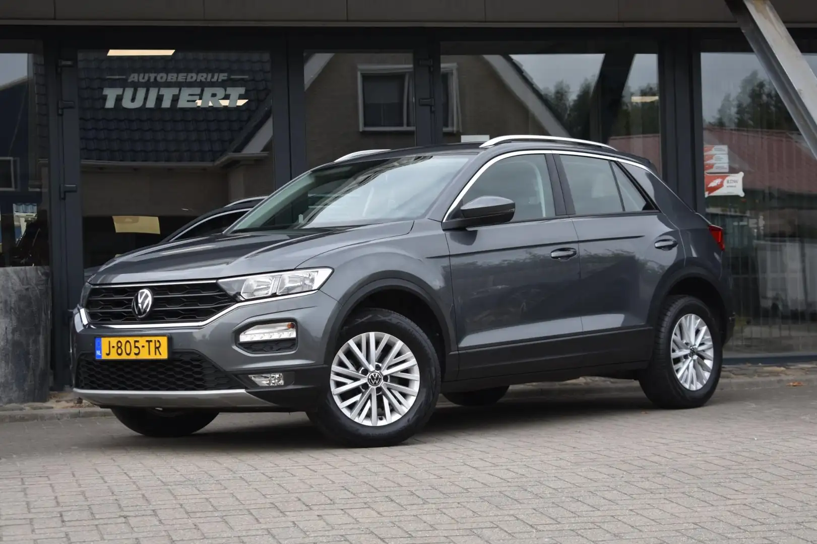 Volkswagen T-Roc 1.0 TSI | VIRTUAL COCKPIT | CAMERA | APPLE CARPLAY Grijs - 1